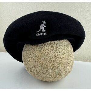 Mens KANGOL Wool Jax Beret In Black. Size Medium. New With Tags. Ships Asap